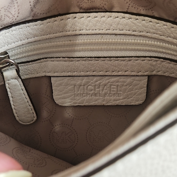 Michael Kors White Pebbled Leather Flap Crossbody - Picture 2 of 8